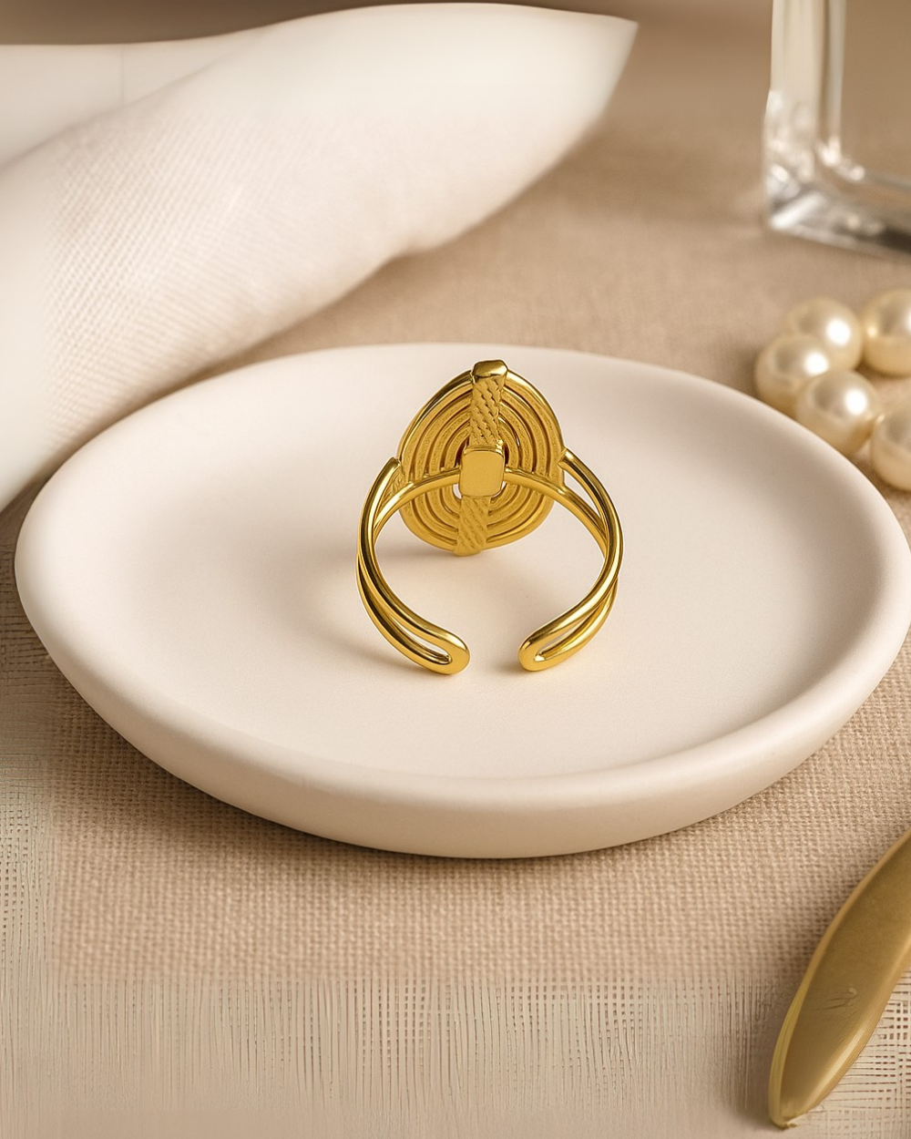 Elegant CZ Statement Ring with Intricate Oval Design