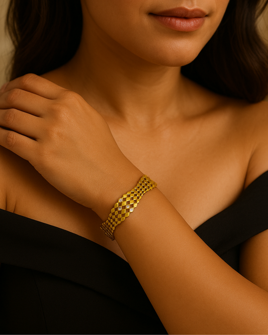Anti-Tarnish Bracelet – Wavy Mesh Pattern with White Stones