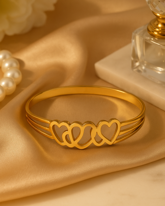Elegant Anti-Tarnish Bracelet with Interlinked Heart Motif