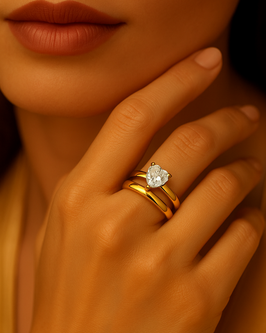 Shiny Anti-Tarnish Cocktail Ring Heart Crystal with Gold Band