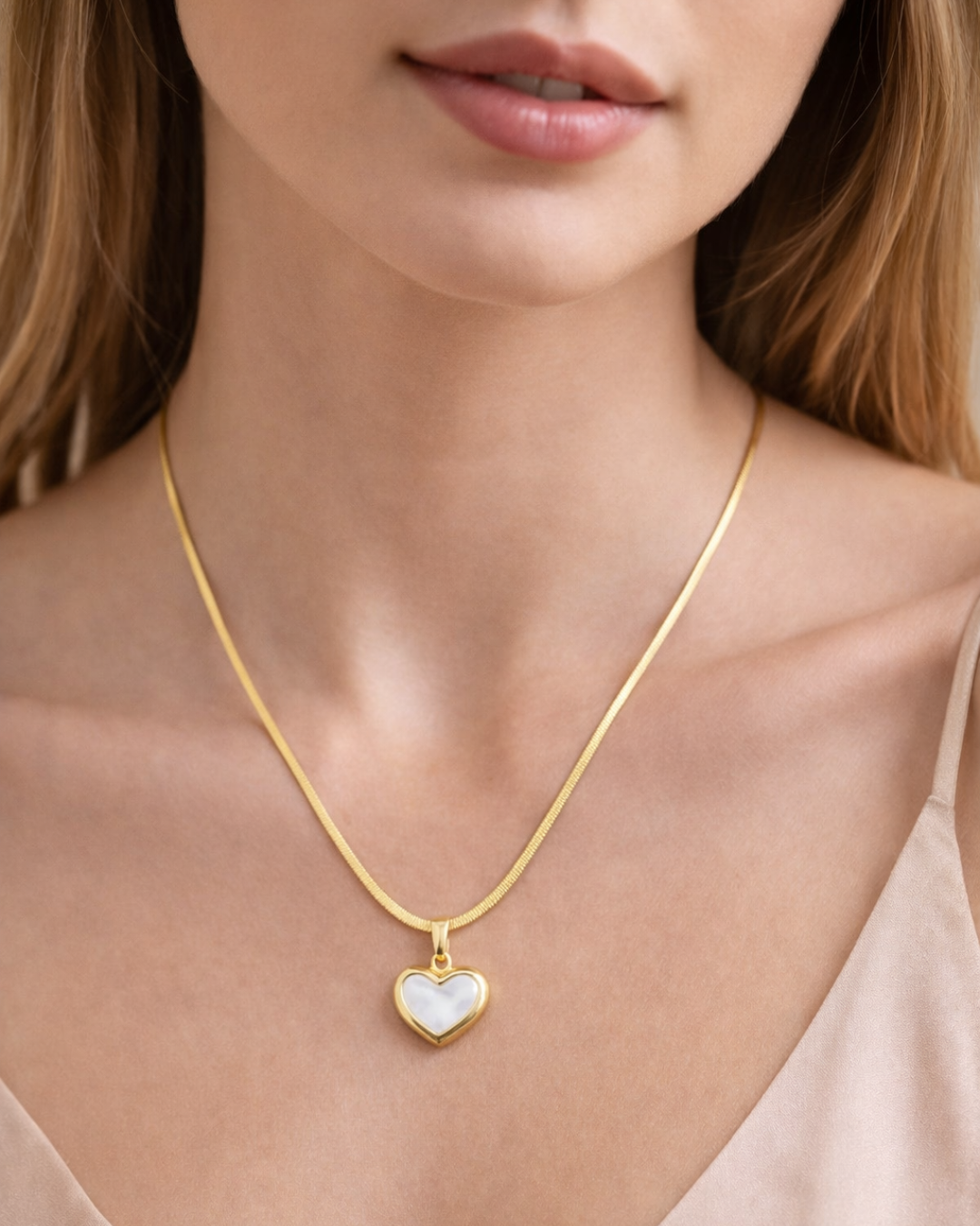 Elegant Heart Pendant Necklace with white Stone