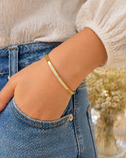 Elegant Gold Crystal Line Bracelet