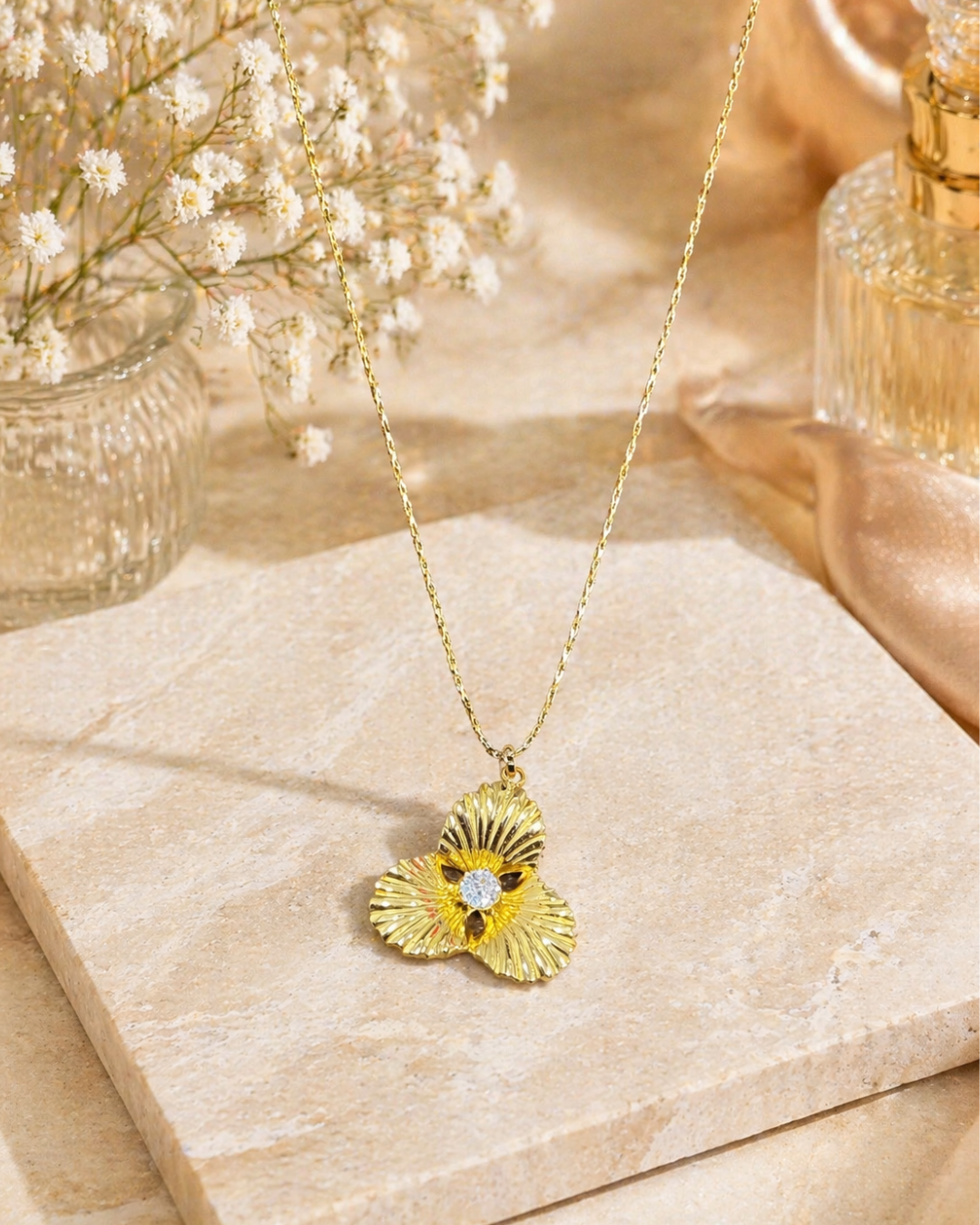 Elegant gold floral  necklace anti tarnish waterproof