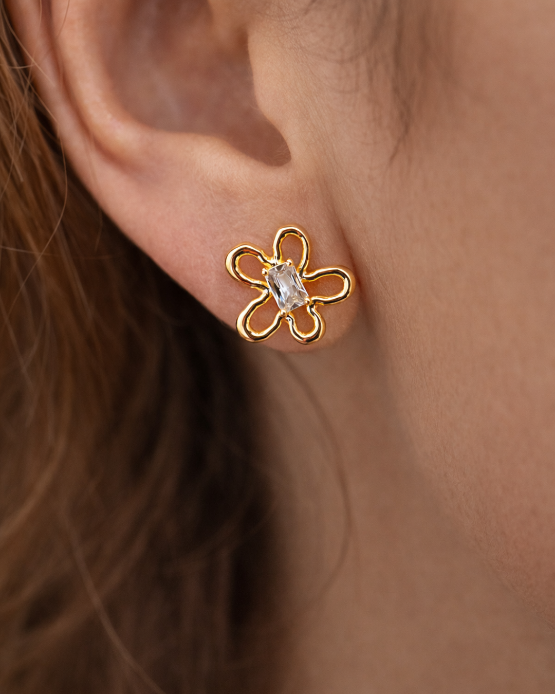 DaisyLuxe Minimal Gold Stud Earrings