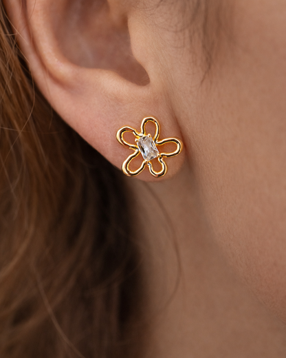 DaisyLuxe Minimal Gold Stud Earrings