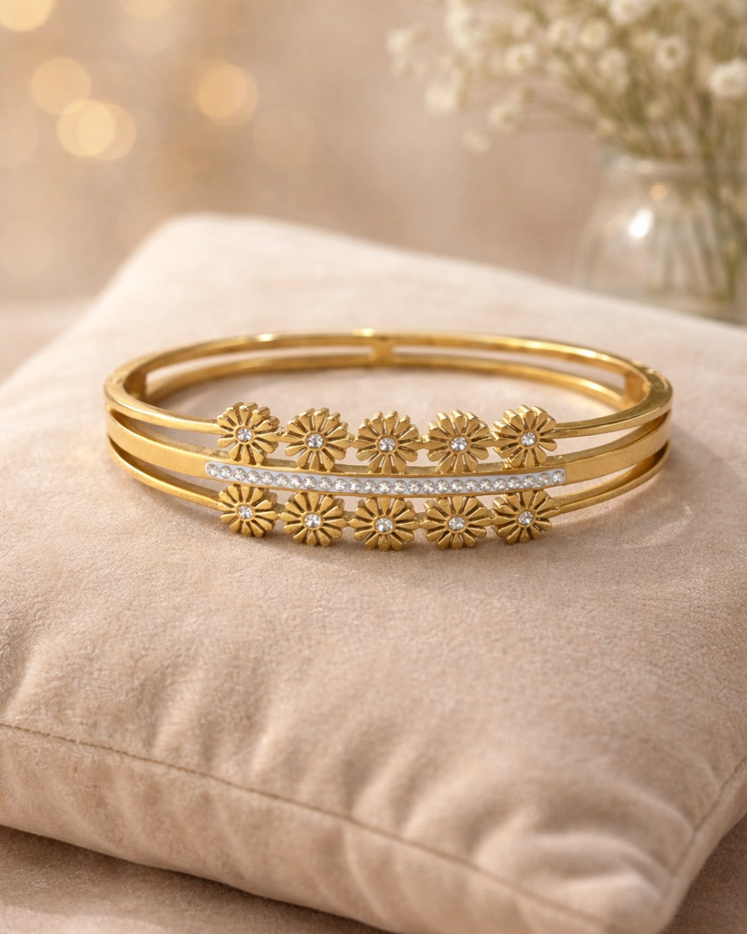 Luxury Gold Daisy Crystal Bracelet – Elegant Floral Anti-Tarnish Bangle